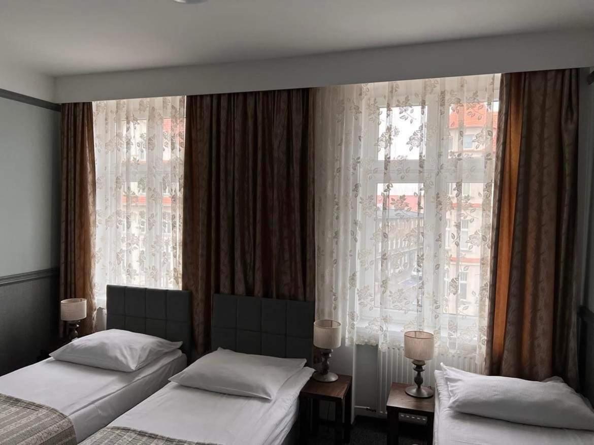 W Starej Kamienicy Hotel เนียซนอ ภายนอก รูปภาพ